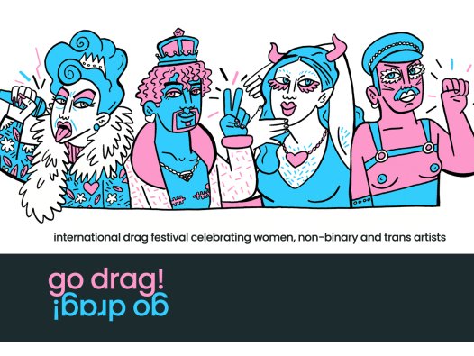 Eine ältere Drag-Queen mit Mikro, ein TransMann mit Königskrone, eine DragQueen hebt die Hand vors Kinn, ein Drag King mit erhobener Faust. | © Rory Midhani