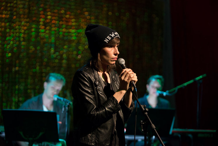 Performer:innen Sebastian Janata, Esther Becker und Laura Landergott